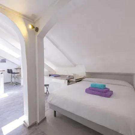 Duplex Atypique Climatise, Parking, Lit Double, Netflix, 500m Centre شقة البيتفيل