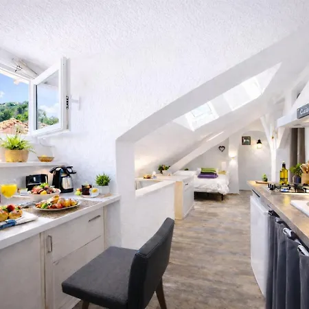 Duplex Atypique Climatise, Parking, Lit Double, Netflix, 500m Centre * Albertville