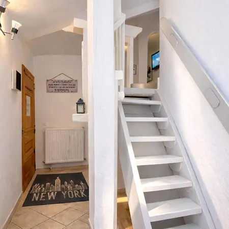 Duplex Atypique Climatise, Parking, Lit Double, Netflix, 500m Centre شقة *
