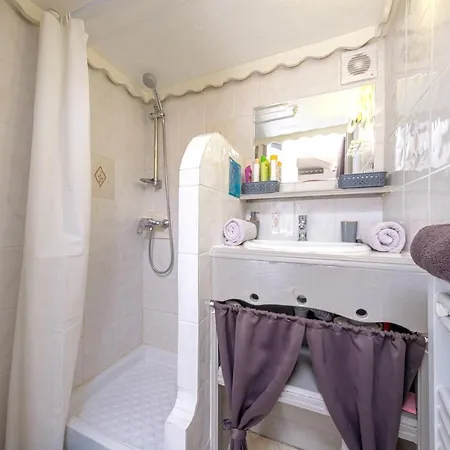 Appartamento Duplex 27m2, Lit Double, Calme Et Cosy, Netflix , Wifi, Parking, Hypercentre A 400m, Arrivée Tardive Possible Avec Boite à Clés