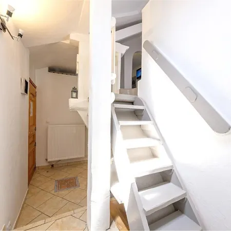 Duplex Atypique, Classe De France, Climatisation, Parking, Lit Double, Calme Et Cosy, Netflix, Wifi, 400m Centre, Boite A Cles, La Tarine البيتفيل