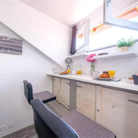 Duplex Atypique, Classe De France, Climatisation, Parking, Lit Double, Calme Et Cosy, Netflix, Wifi, 400m Centre, Boite A Cles, La Tarine شقة البيتفيل