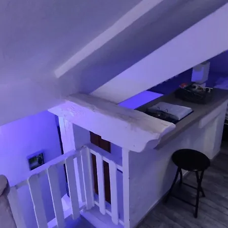 Duplex Atypique, Classe De France, Climatisation, Parking, Lit Double, Calme Et Cosy, Netflix, Wifi, 400m Centre, Boite A Cles, La Tarine * البيتفيل