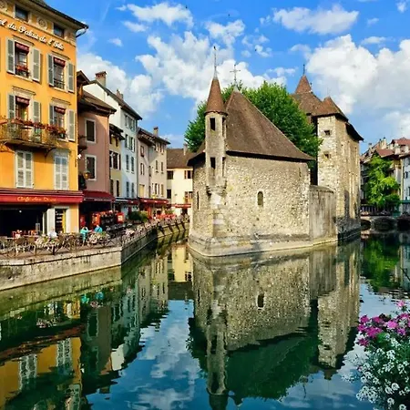 Duplex 27m2, Lit Double, Calme Et Cosy, Netflix , Wifi, Parking, Hypercentre A 400m, Arrivée Tardive Possible Avec Boite à Clés Albertville