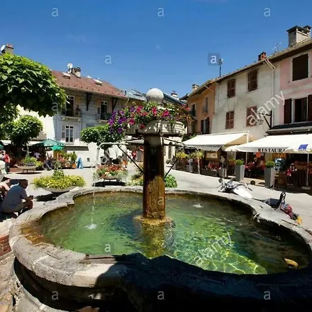 Duplex Atypique, Classe De France, Climatisation, Parking, Lit Double, Calme Et Cosy, Netflix, Wifi, 400m Centre, Boite A Cles, La Tarine شقة *
